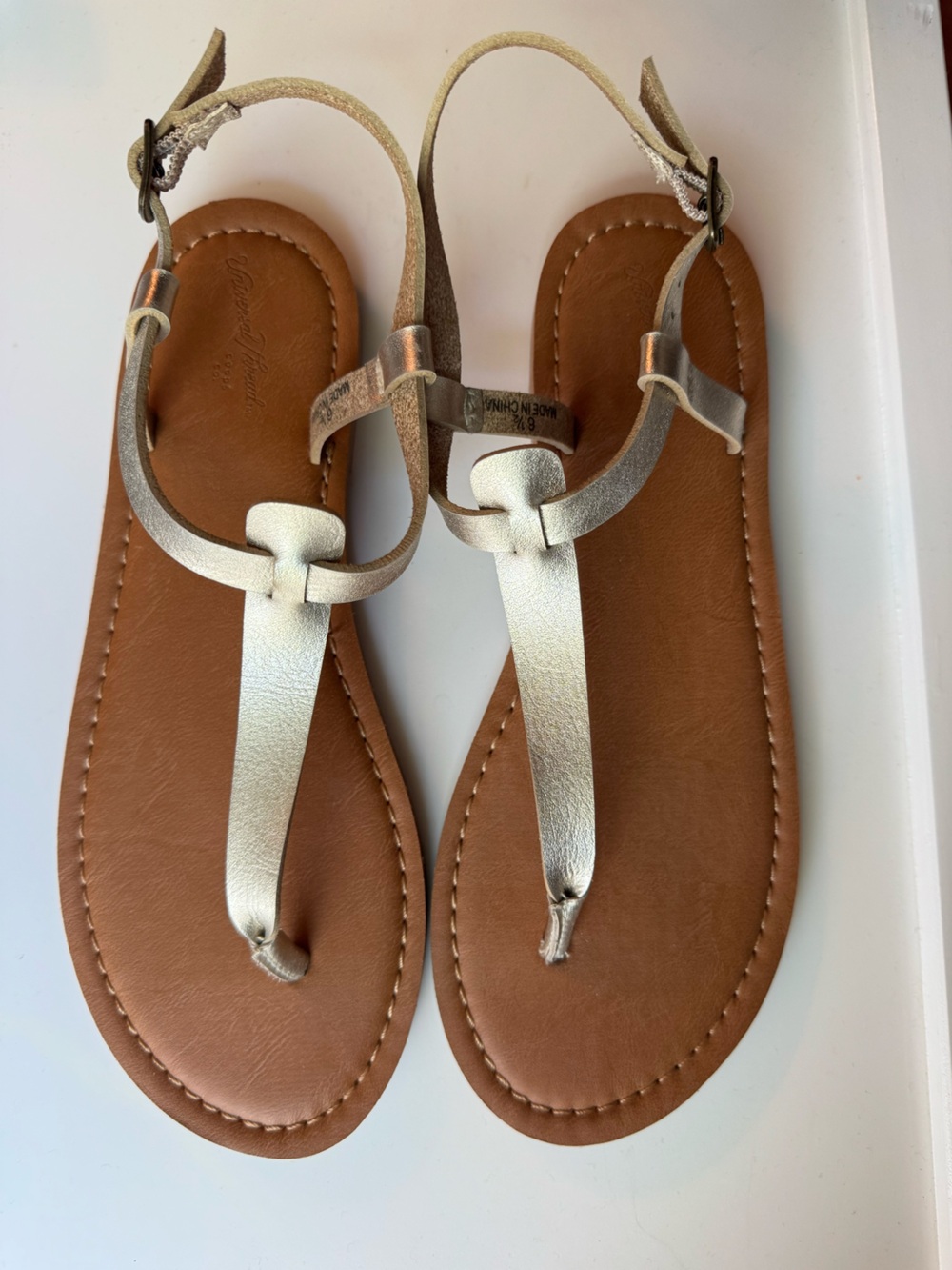 Universal Thread Gold T-Strap Sandals with Tan Footbed